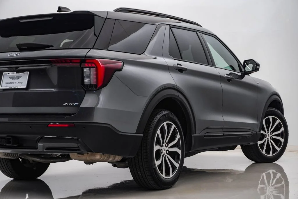Used 2025 Gray Metallic Ford ST-Line image 10