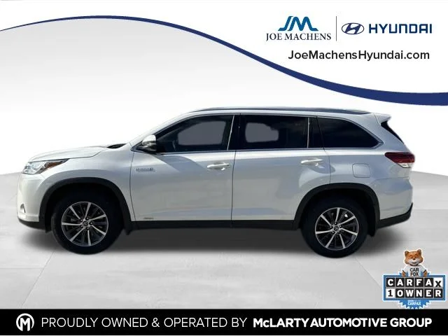 Used 2019 White Toyota XLE image 8