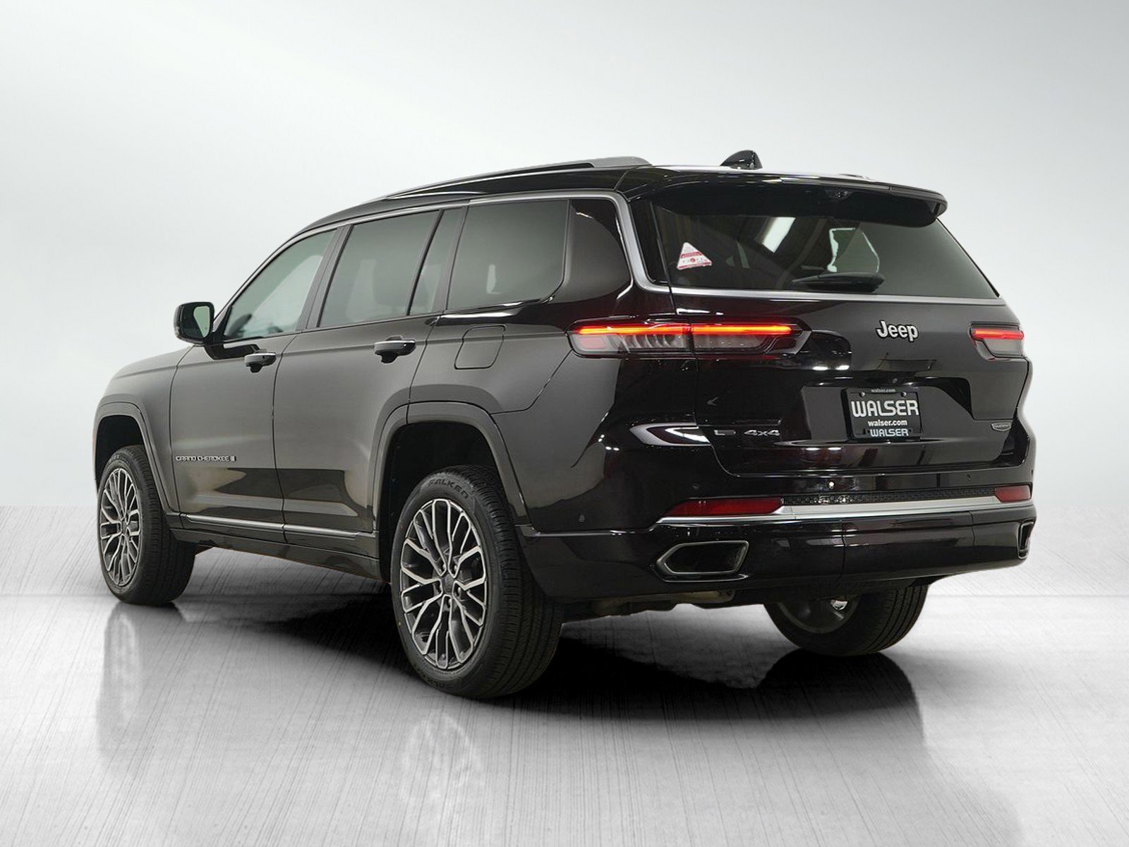 Used 2022 Ember Pearlcoat Jeep Summit image 4