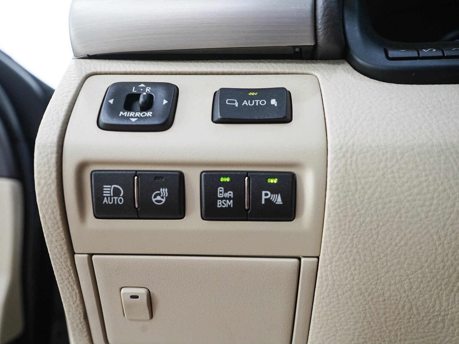 Used 2015 Obsidian Lexus 460 image 24