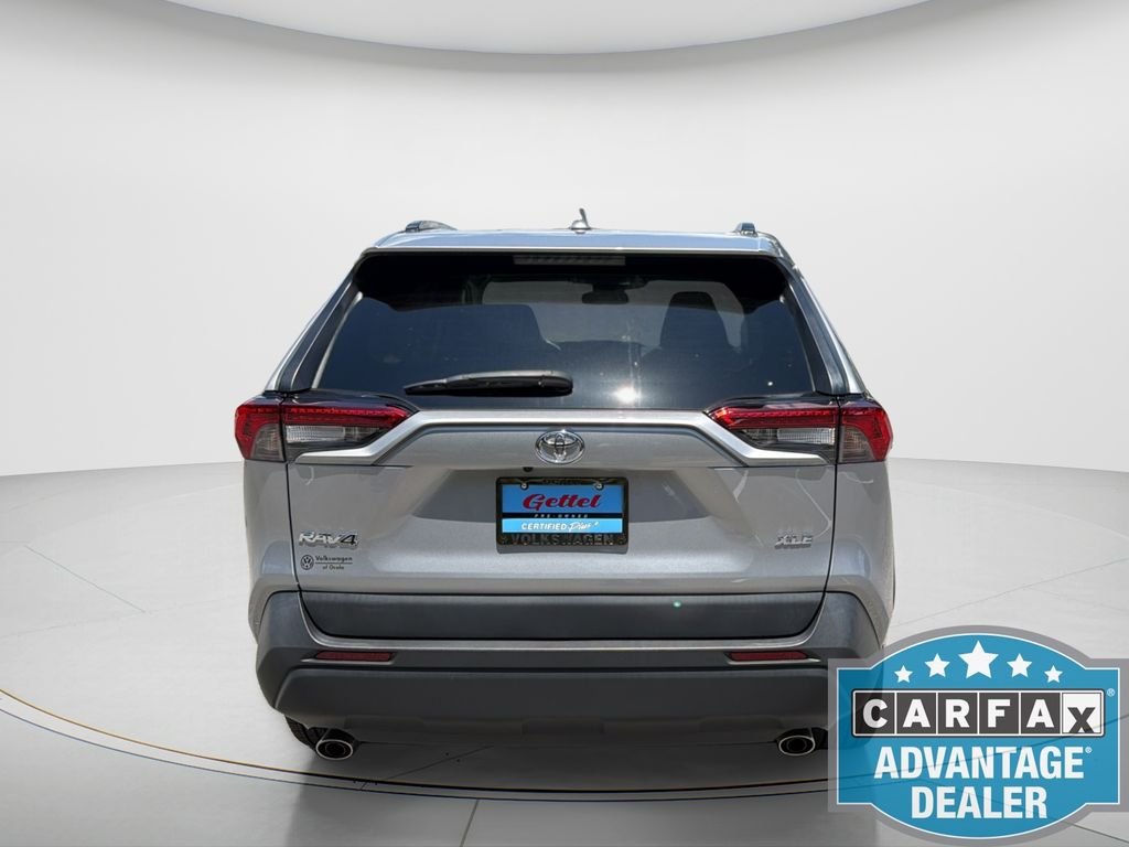 Used 2022 Silver Toyota XLE Premium image 5