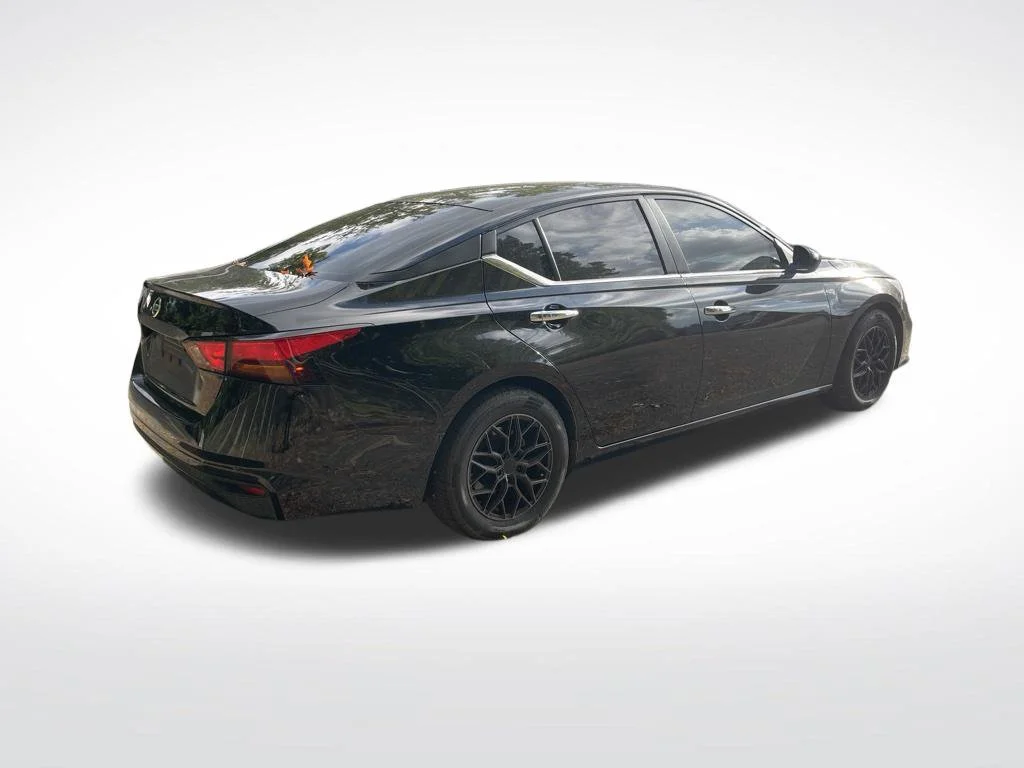 Used 2022 Black Nissan 2.5 S image 4