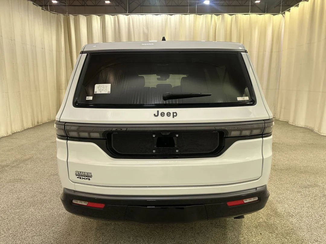 New 2026 Bright White Clear-Coat Exterior Paint Jeep Limited Altitude image 7