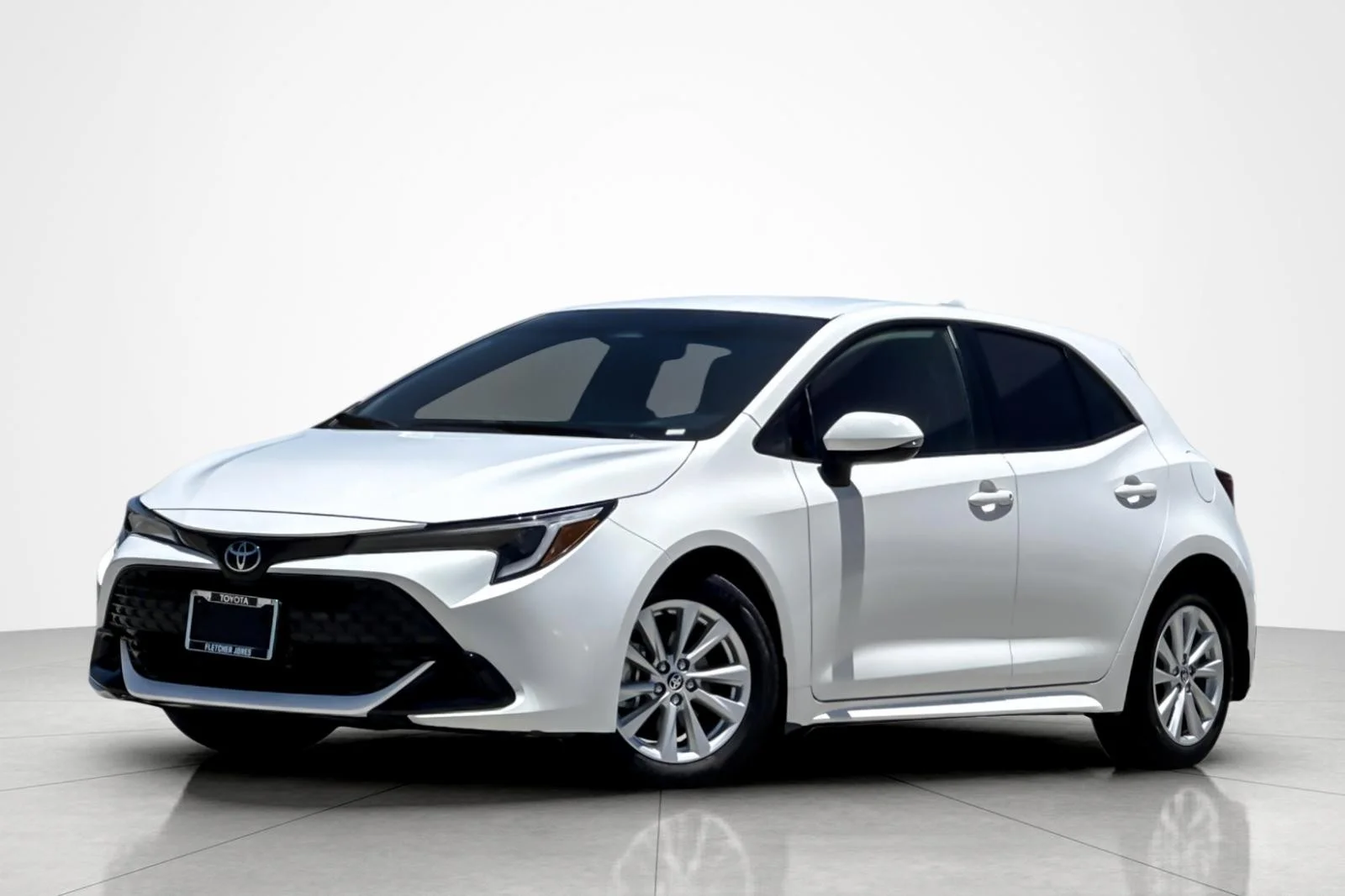 Certified Used 2025 Ice Cap Toyota SE image 1