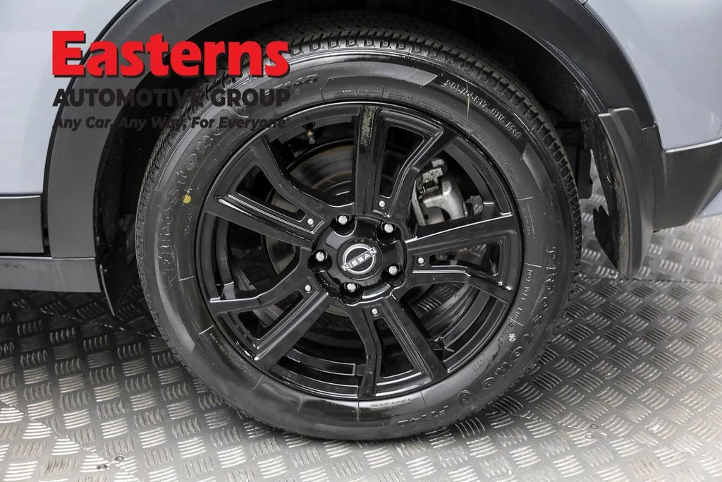 Used 2023 Gray Nissan SR image 8