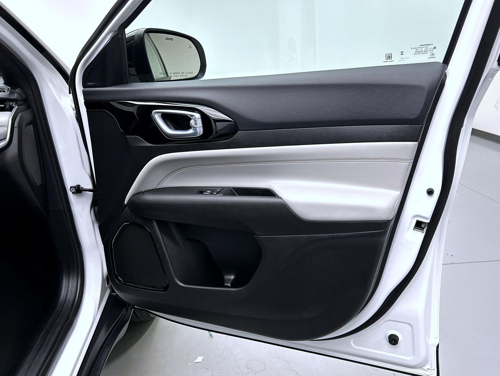 Used 2023 White Jeep Limited image 16