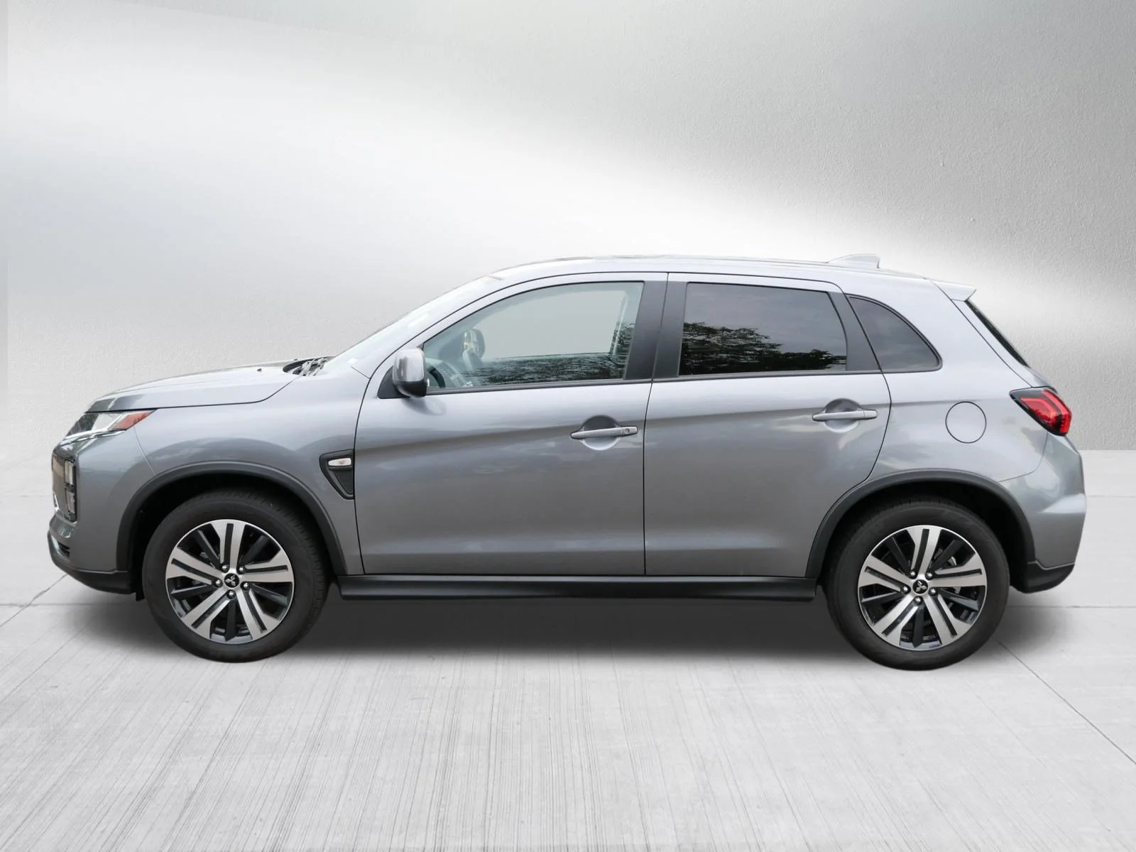 Used 2025 Mercury Gray Metallic Mitsubishi ES image 4