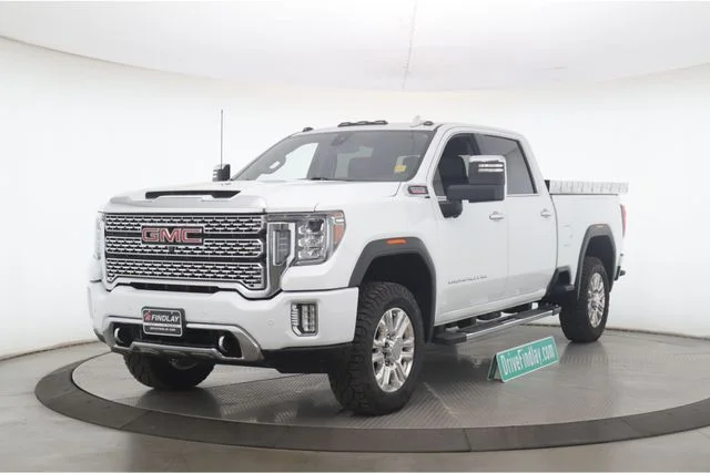 Used 2023 White GMC Denali image 10