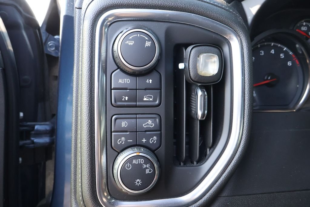 Used 2019 NORTHSKY BLUE METALLIC Chevrolet RST image 17