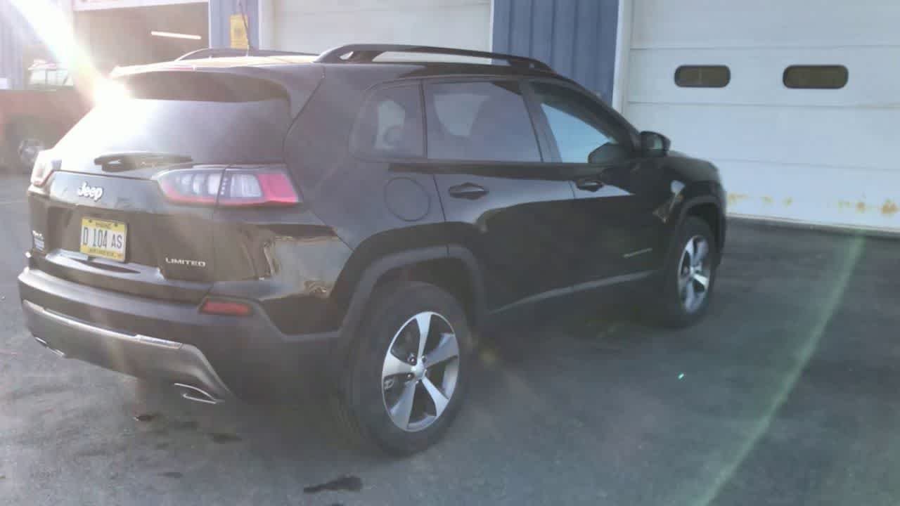 Used 2022 Diamond Black Crystal Pearlcoat Jeep Limited image 8