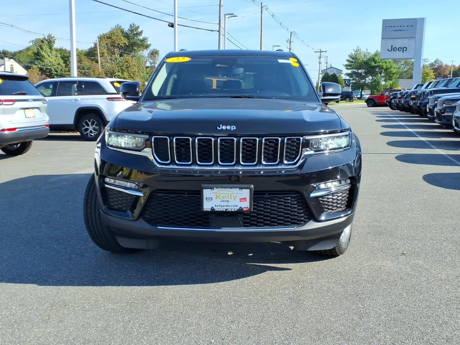 Used 2022 Diamond Black Crystal Pearlcoat Jeep Limited image 3