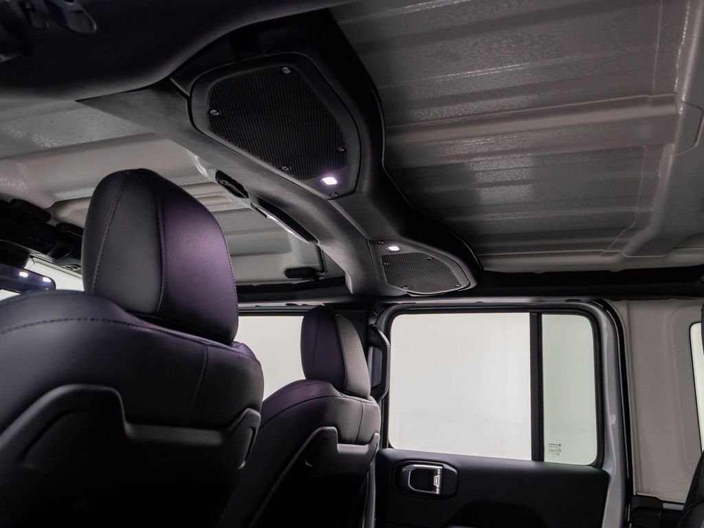 2024 Jeep Wrangler 4-Door Sahara - Photo 18