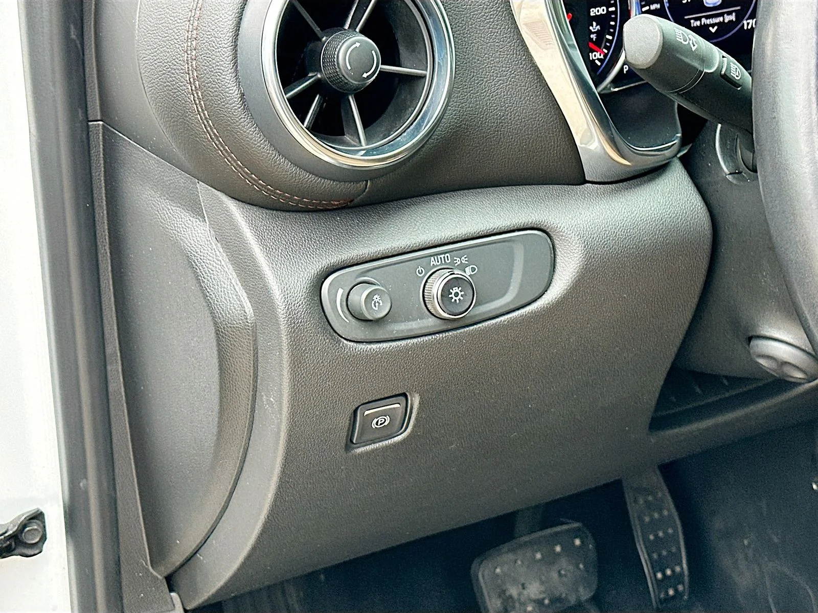 Used 2019 White Chevrolet Premier image 10