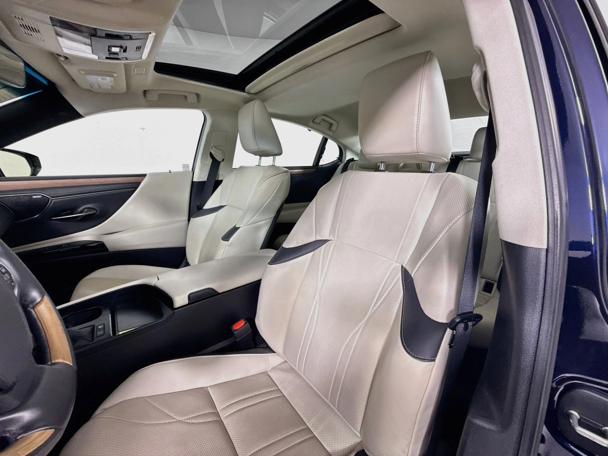 Certified Used 2025 Mica Lexus 300h Ultra Luxury image 11
