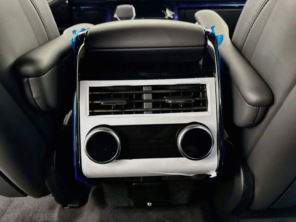 New 2027 Santorini Black Land Rover Dynamic SE image 27