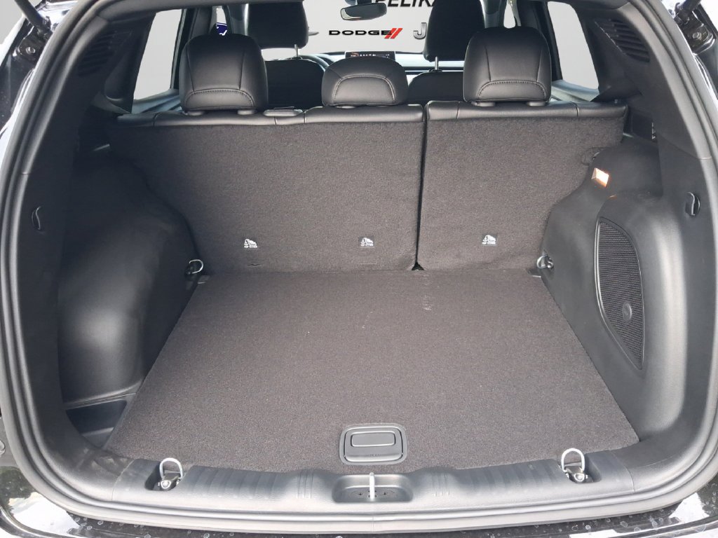 New 2026 Black Jeep Latitude image 25