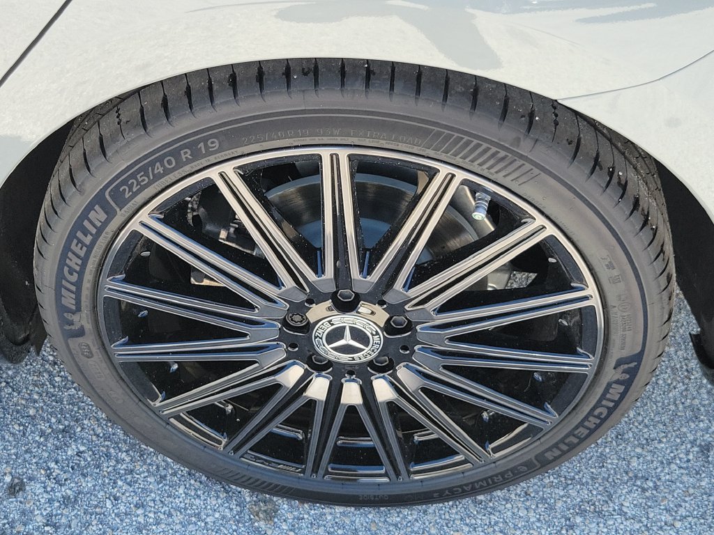 New 2027 MANUFAKTUR Alpine Grey Mercedes-Benz CLA 220 image 8