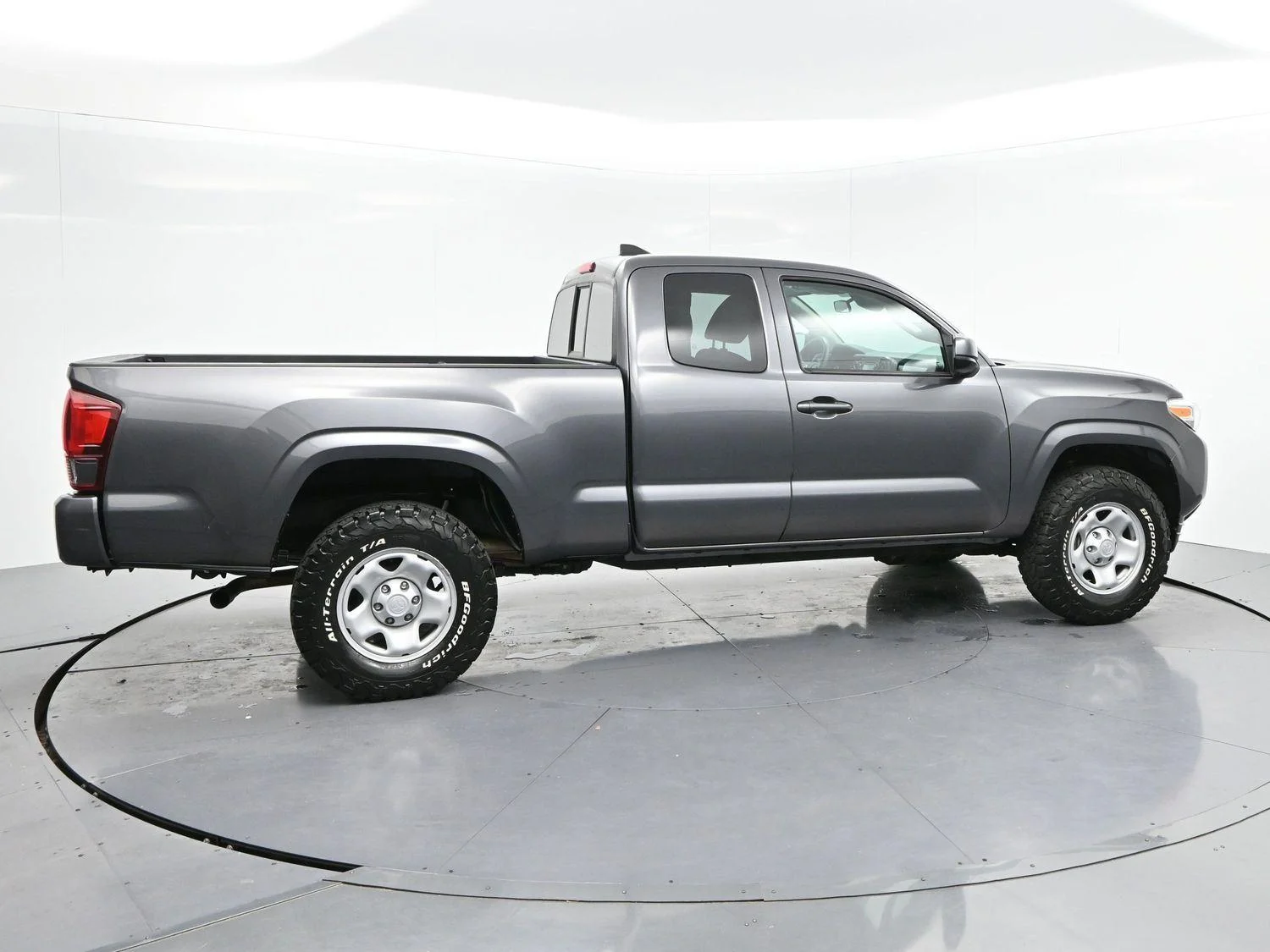 Used 2019 Magnetic Gray Metallic Toyota SR5 image 8