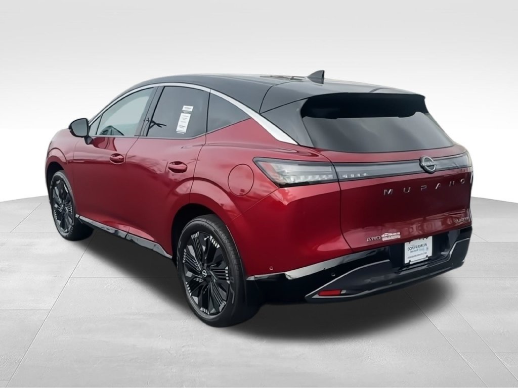 Used 2025 Red Nissan Platinum image 7