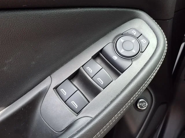 Used 2021 SUMMIT WHITE Buick Select image 14