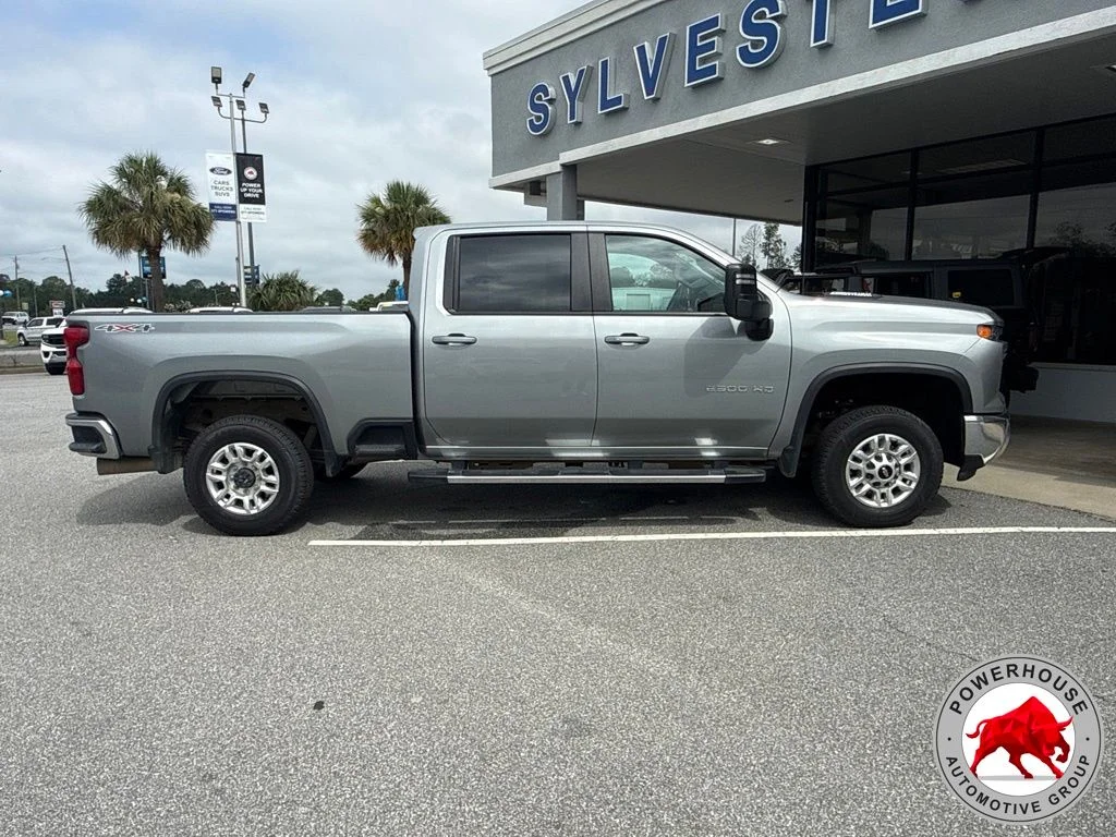 Used 2025 Gray Chevrolet LT image 3