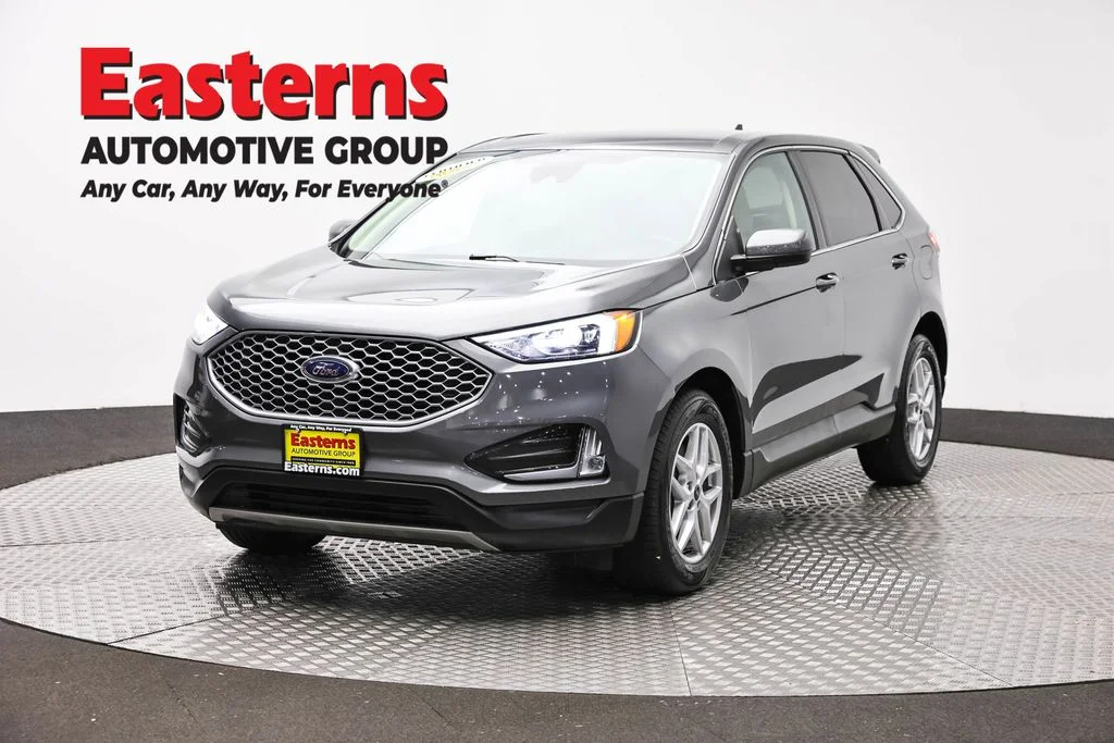 Used 2023 Gray Ford SEL image 1
