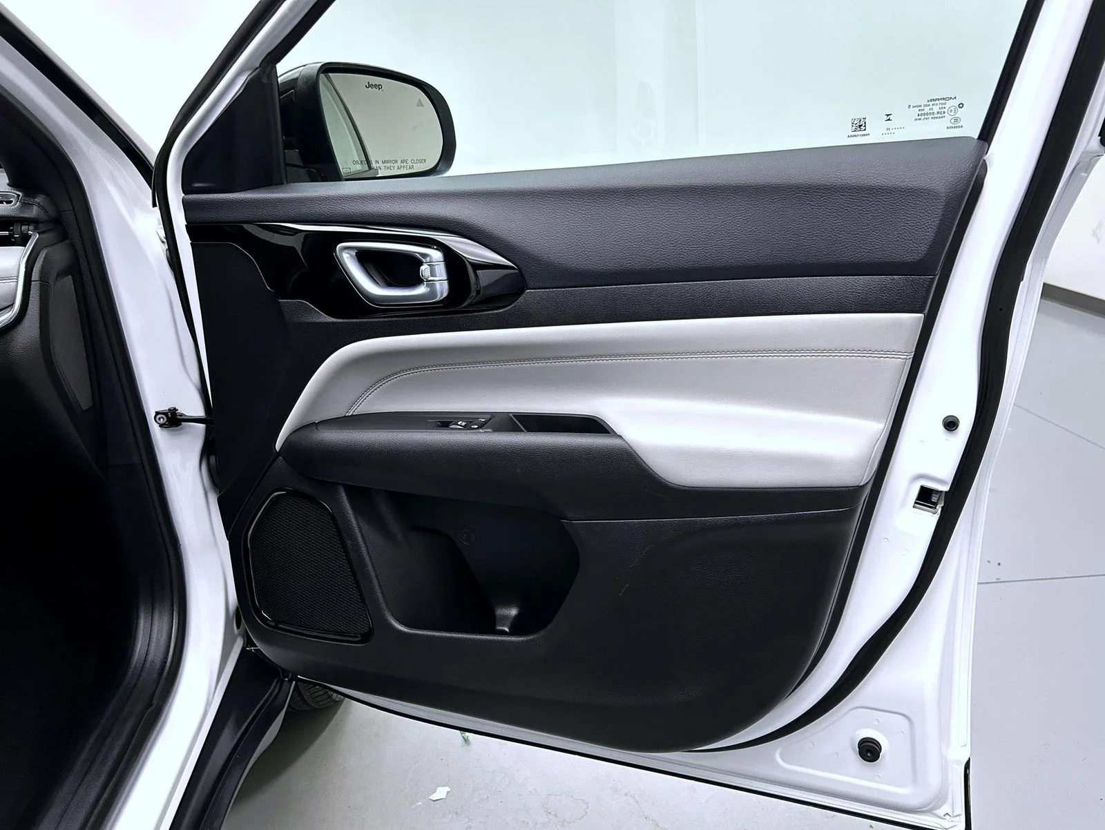 Used 2023 White Jeep Limited image 16