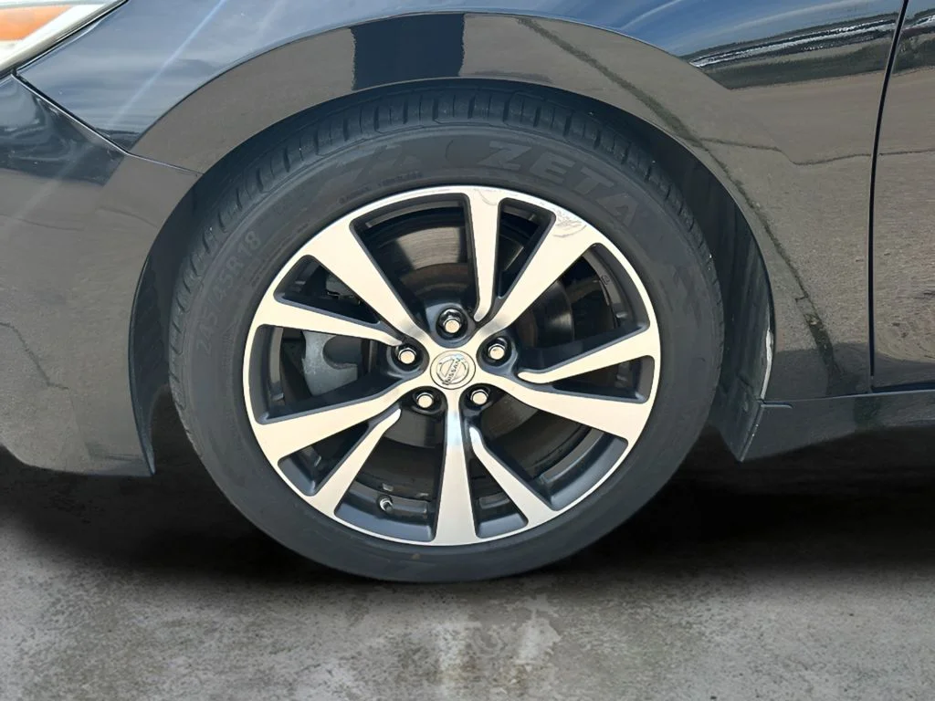 Used 2017 Super Black Nissan Platinum image 7