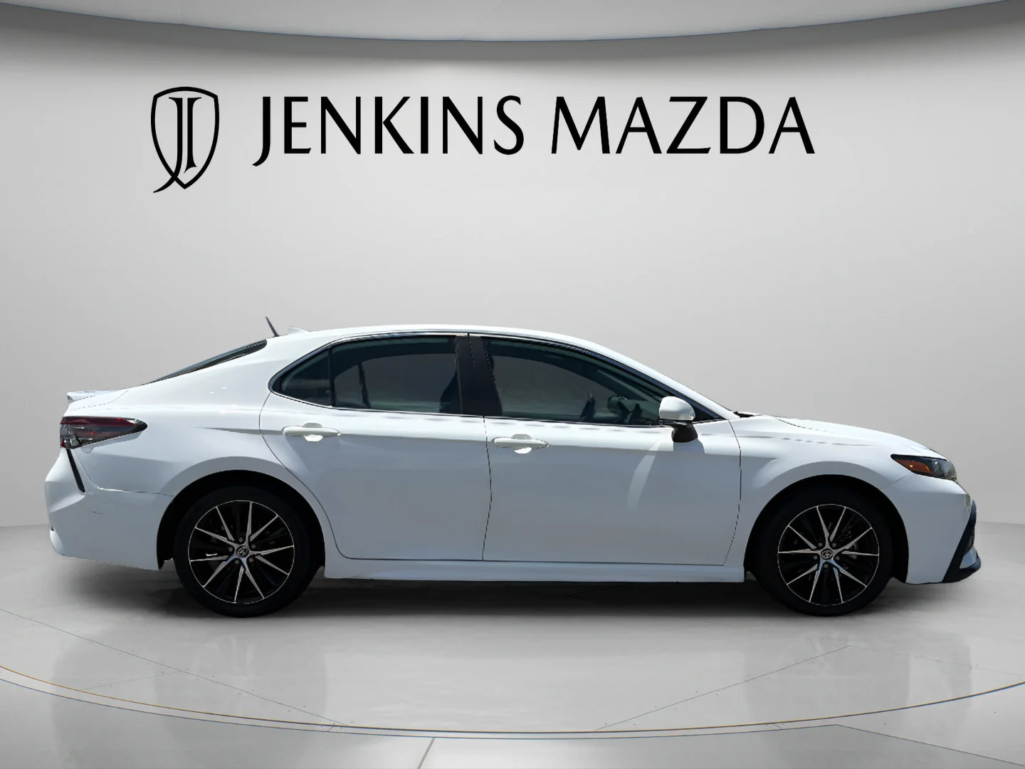 Used 2024 Ice Toyota SE image 8