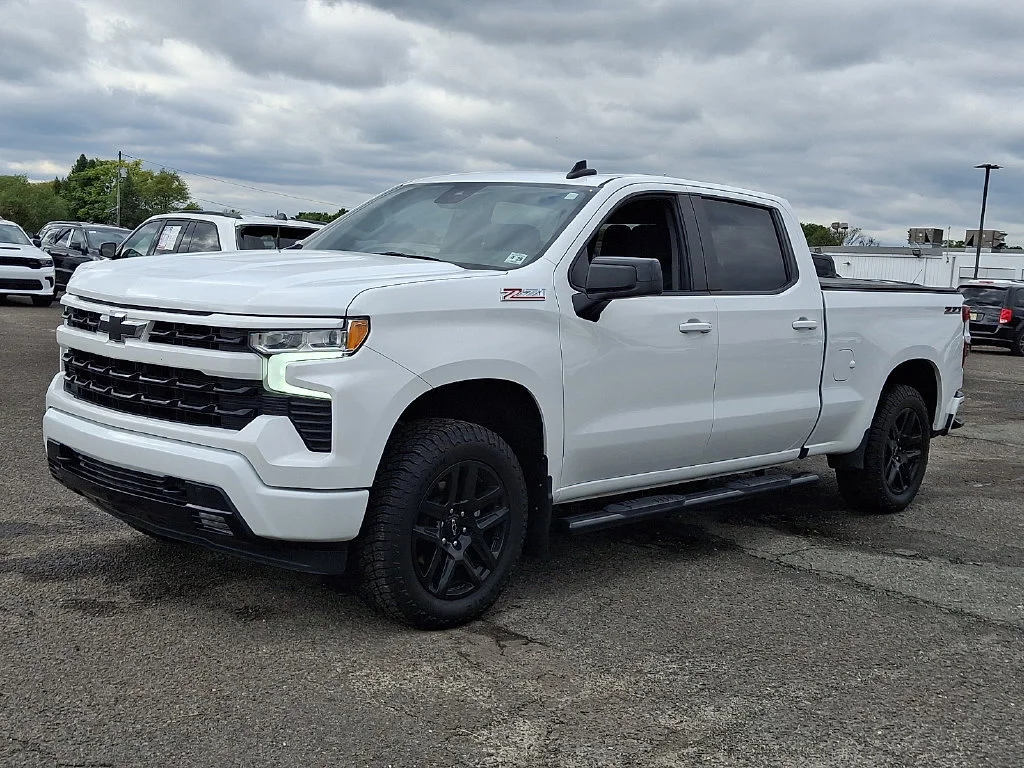 Used 2024 Summit White Chevrolet RST image 6