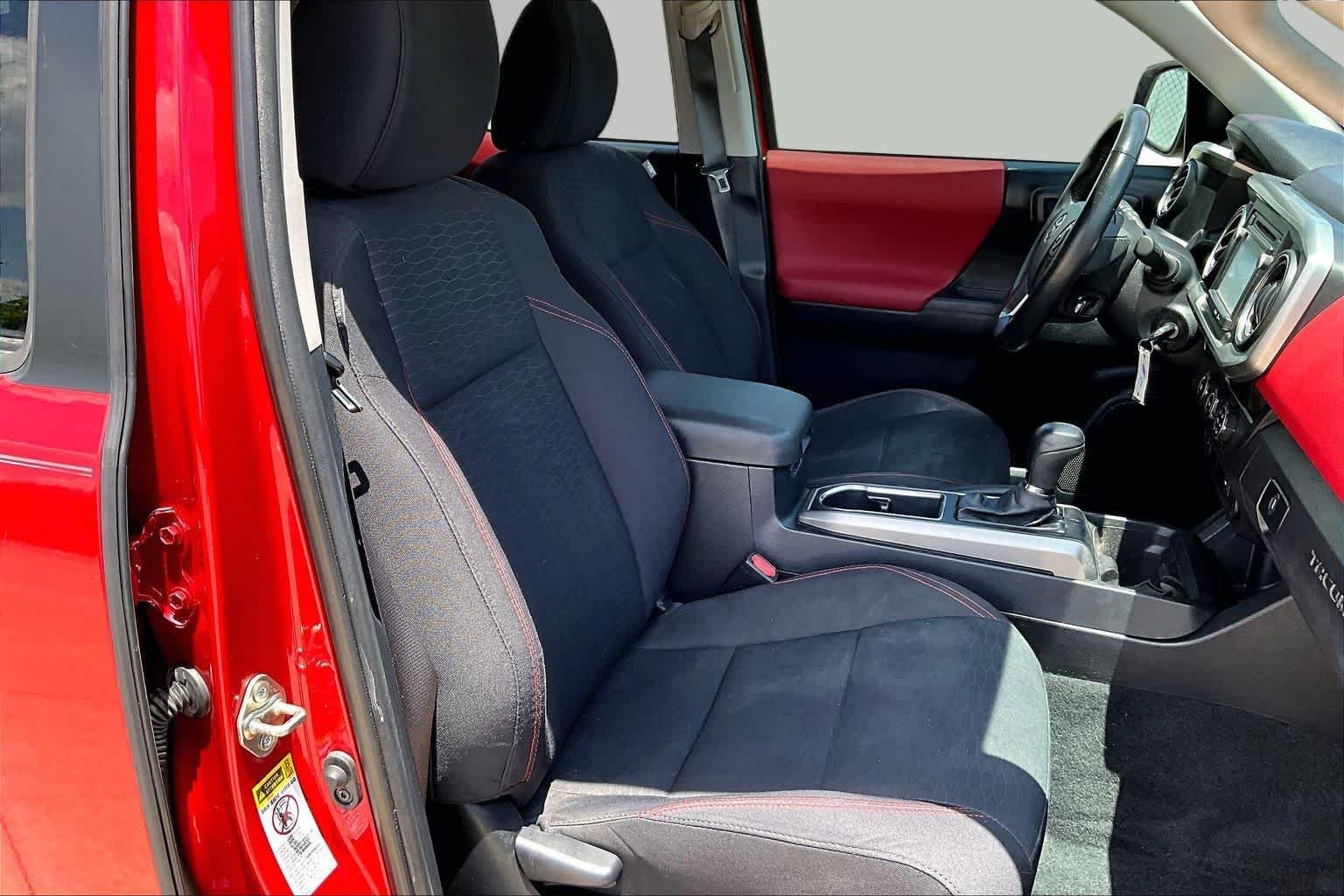 Used 2016 Barcelona Red Metallic Toyota SR5 image 9