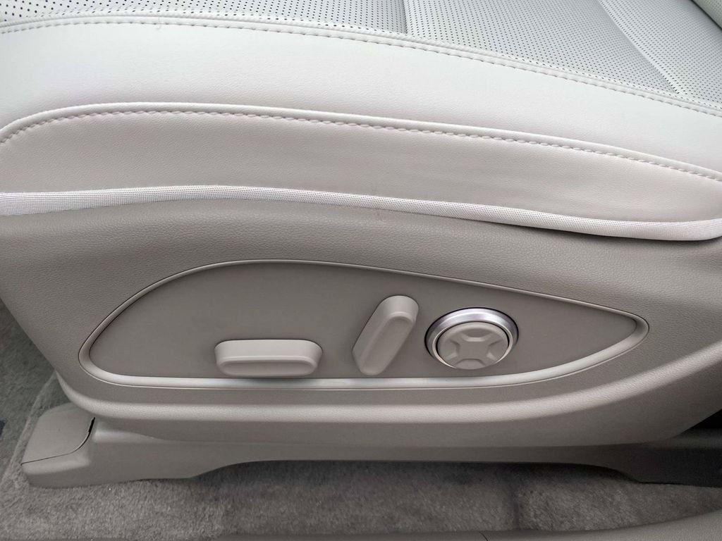 New 2026 White Hyundai Blue SEL Premium 8P image 14