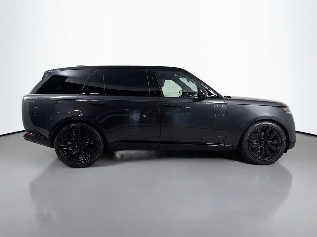 New 2026 Carpathian Grey Land Rover SE 7 Seats image 4