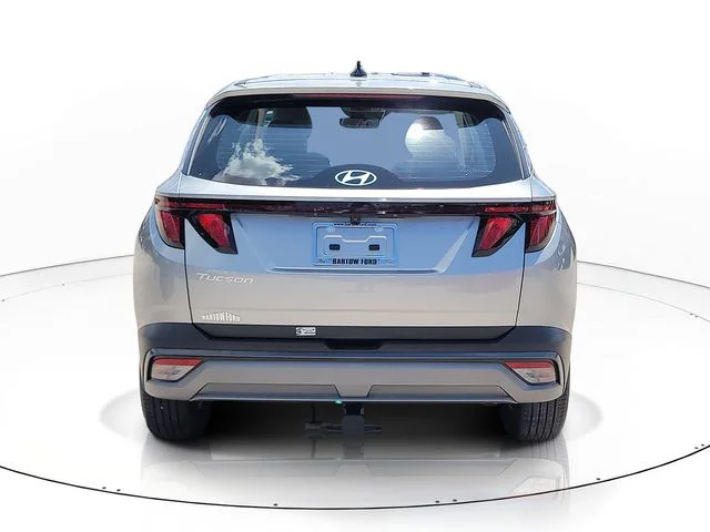 Used 2025 Silver Hyundai SE image 6