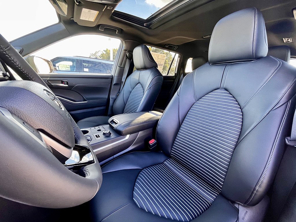 New 2026 Wind Chill Pearl <sup>1</sup> Toyota  XSE image 10