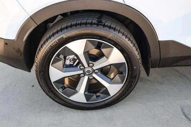 2026 Volvo XC40 Plus - Photo 9