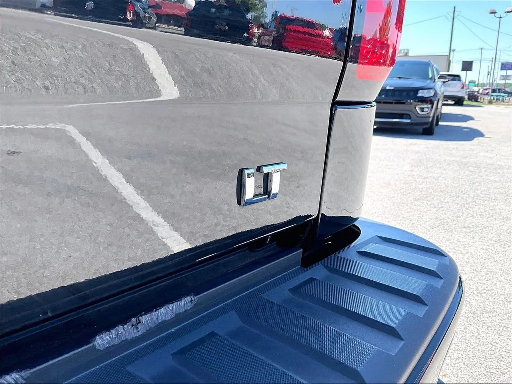 Used 2016 Black Chevrolet LT image 9