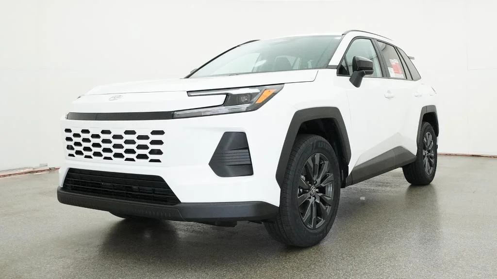 New 2026 Ice Cap Toyota XLE Premium image 19