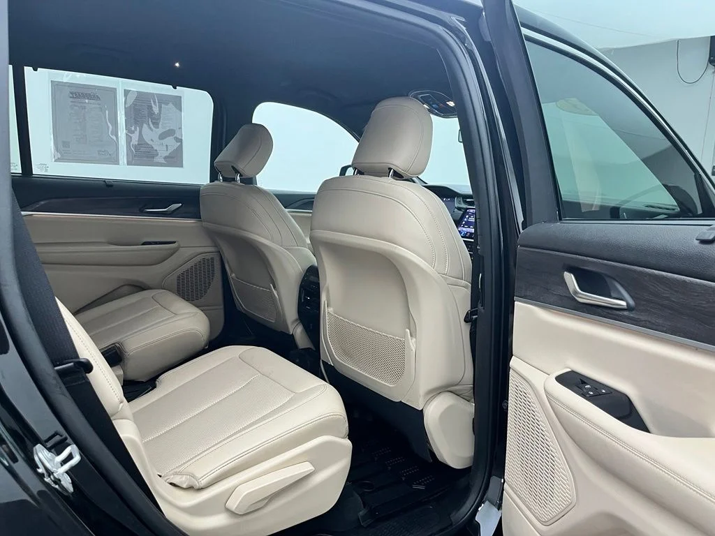Used 2023 Black Jeep Limited image 34