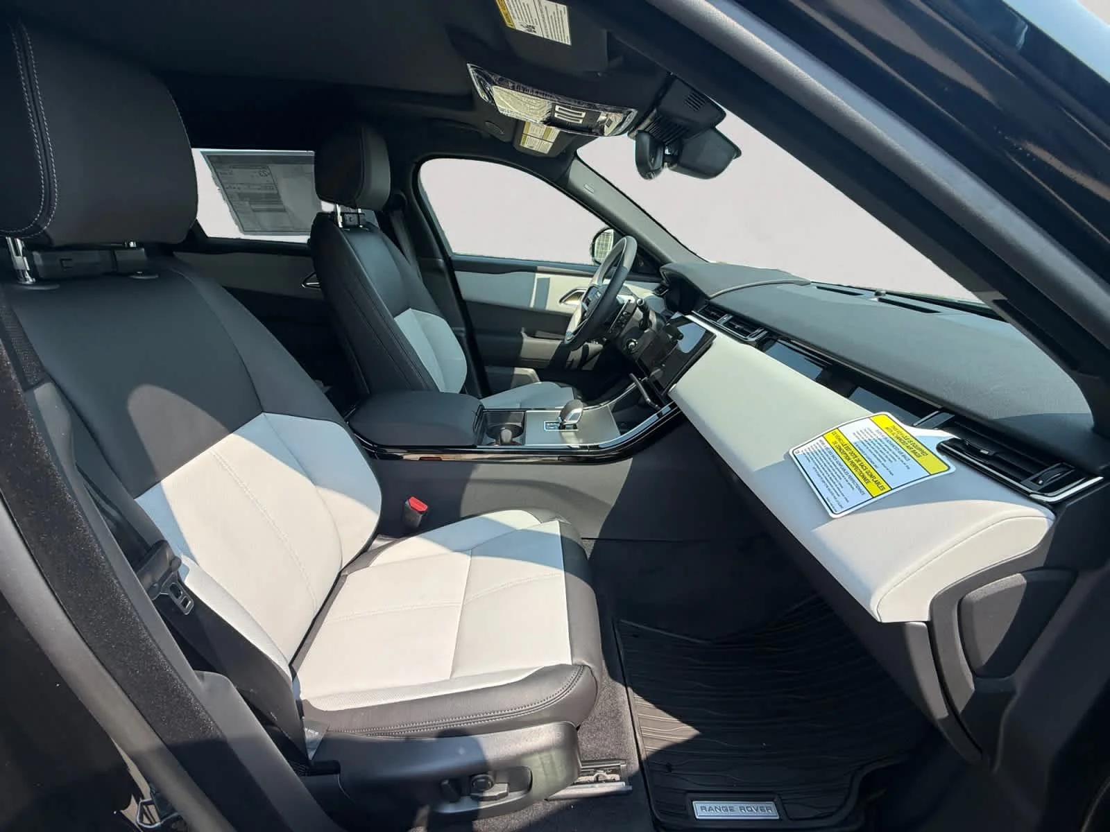 New 2026 Santorini Black Land Rover S image 15