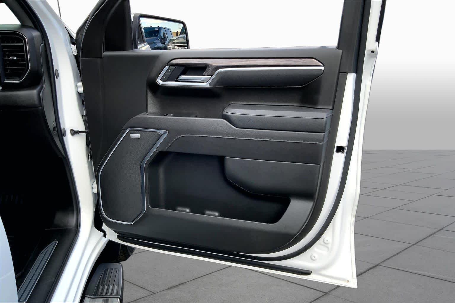 Used 2026 Summit White Chevrolet LTZ image 23