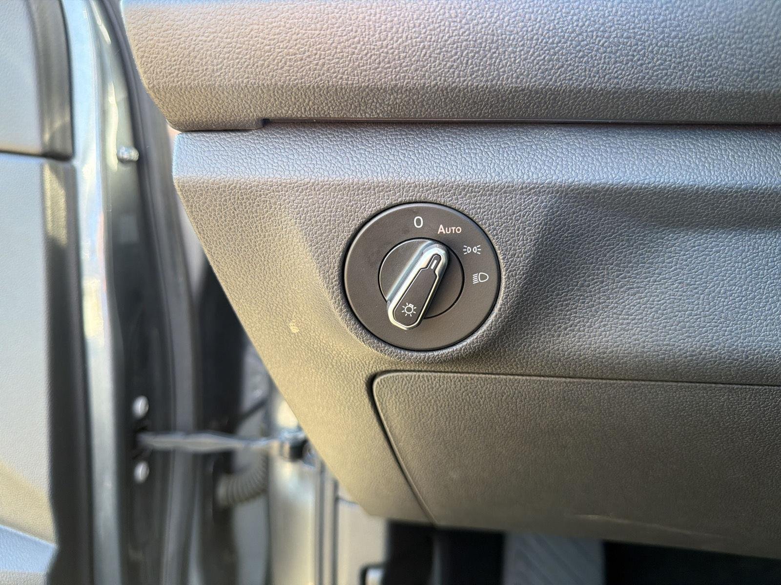 Used 2024 Pyrite Silver Metallic Volkswagen SE image 17