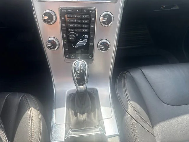 Used 2017 Bright Silver Metallic Volvo T6 Dynamic image 19