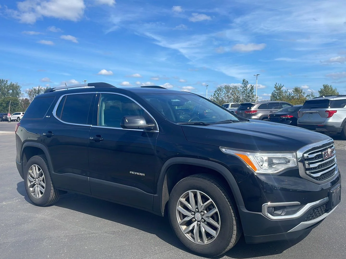 Used 2018 Ebony Twilight Metallic GMC SLE image 9
