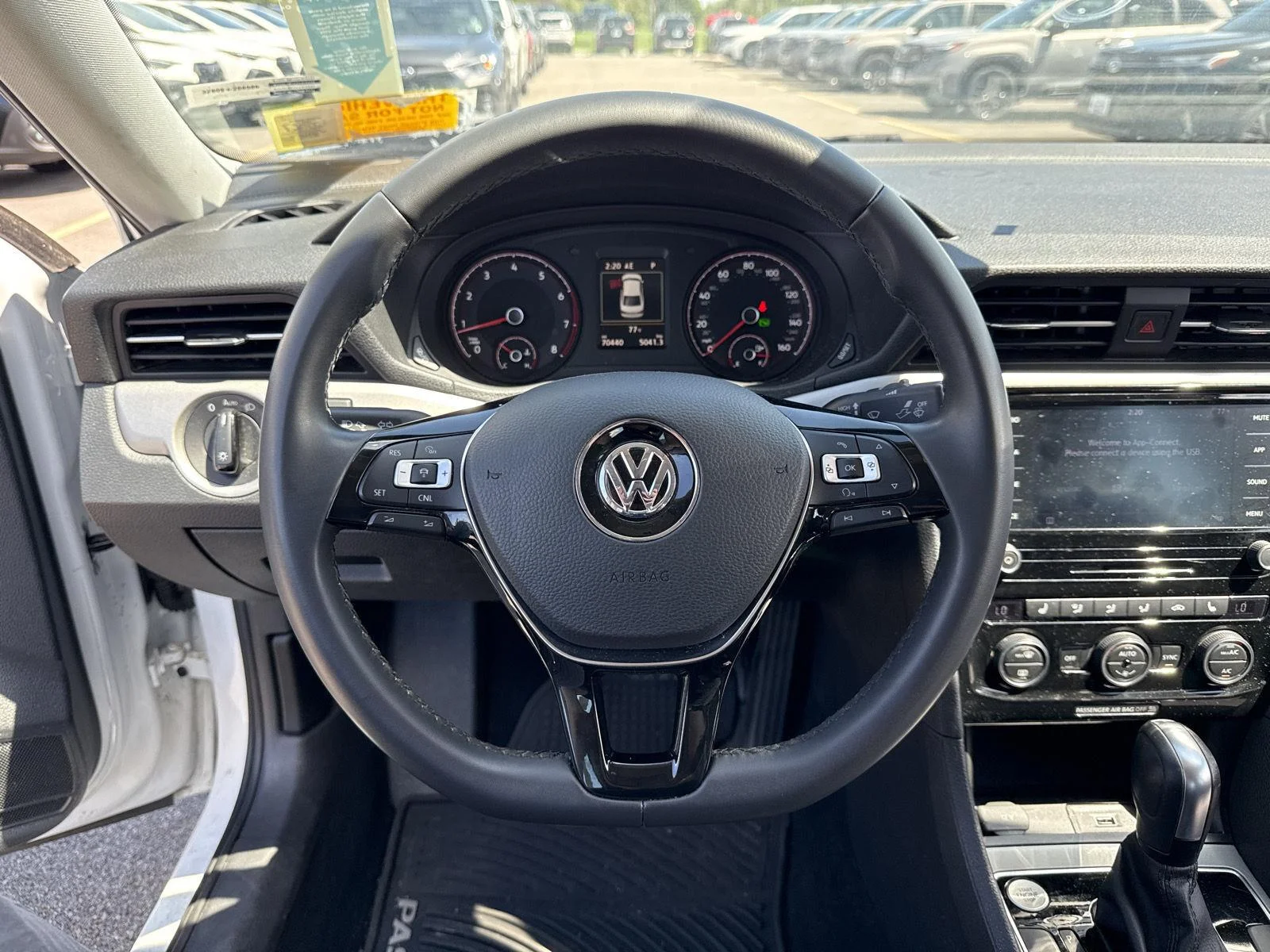 Used 2022 Pure White Volkswagen 2.0T SE image 10
