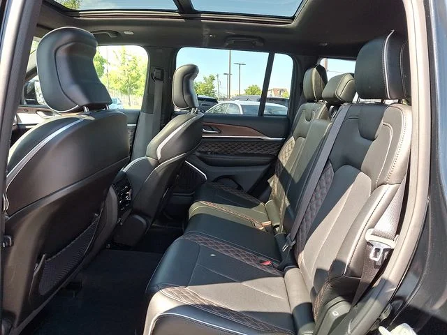 Used 2023 Diamond Black Jeep Summit image 10