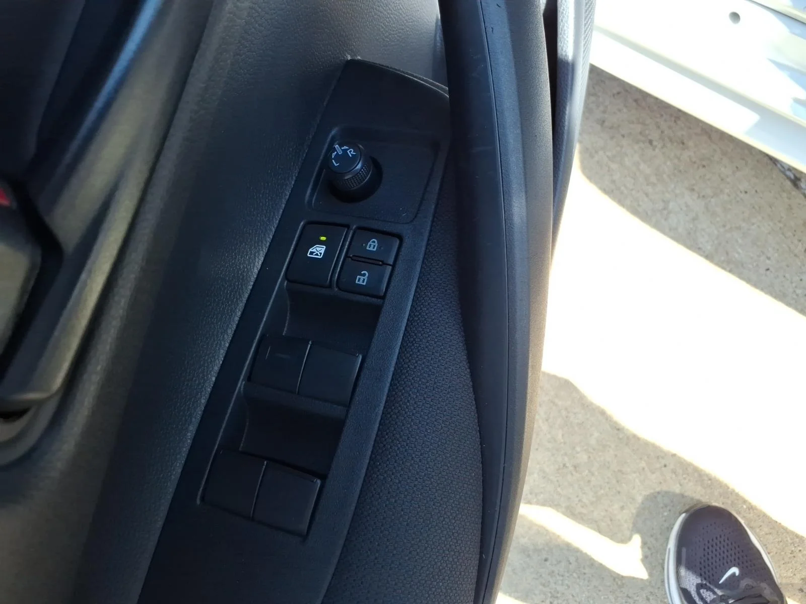 Used 2025 Wind Chill Pearl Toyota LE image 18