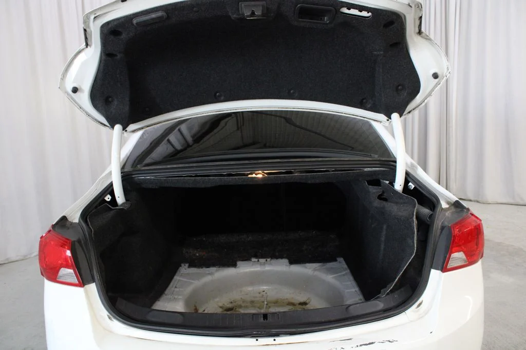 Used 2018 White Chevrolet LT image 30