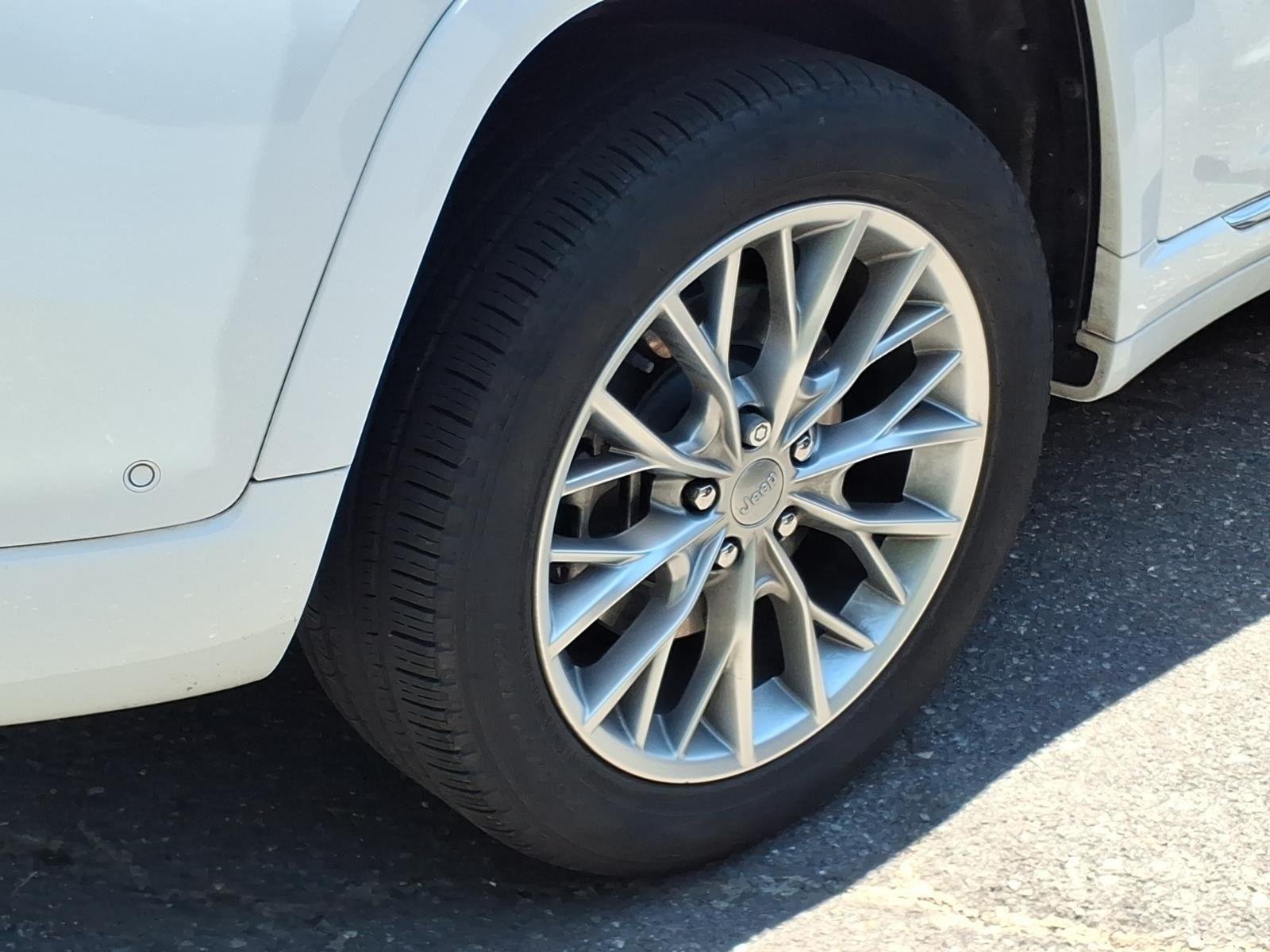 Used 2023 Bright White Clearcoat Jeep Summit image 10
