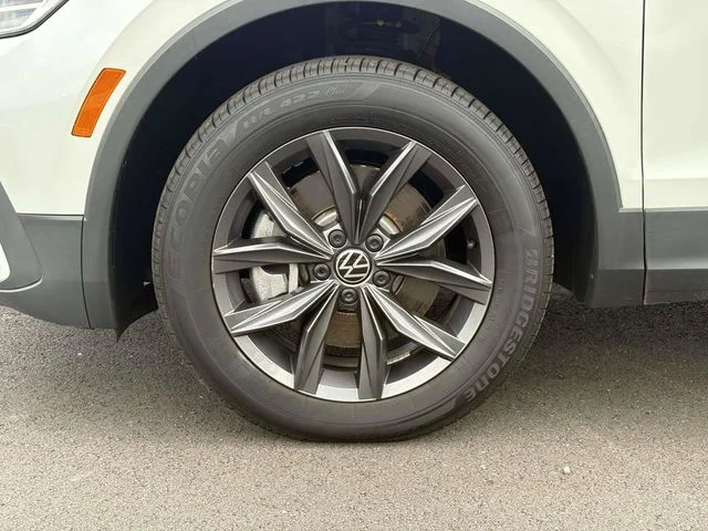 Used 2023 Opal White Pearl Effect Volkswagen 2.0T SE image 4